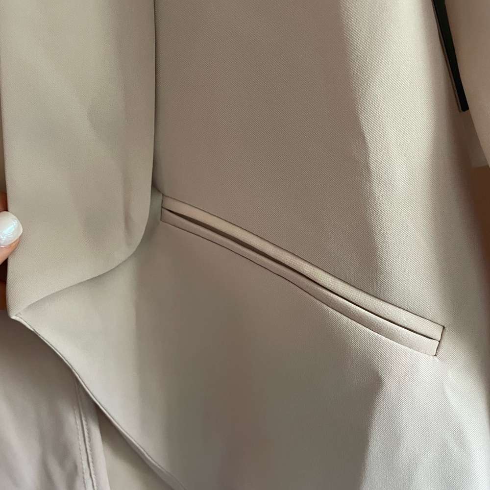 ✨📋 Lulu’s Miss Punctuality Taupe Lightweight Blazer - S📋✨ - Picture 9 of 11